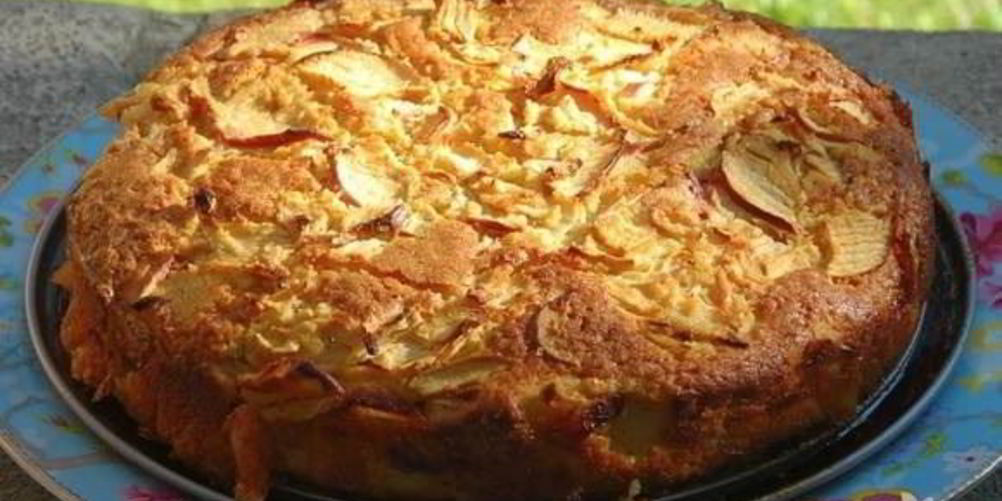 Рецепт яблочной шарлотки на сидре