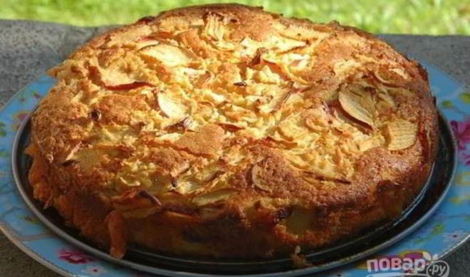 Яблочная шарлотка на сидре