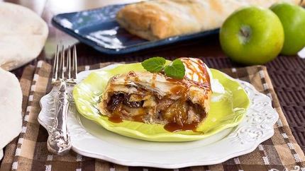 Карамельный яблочный штрудель