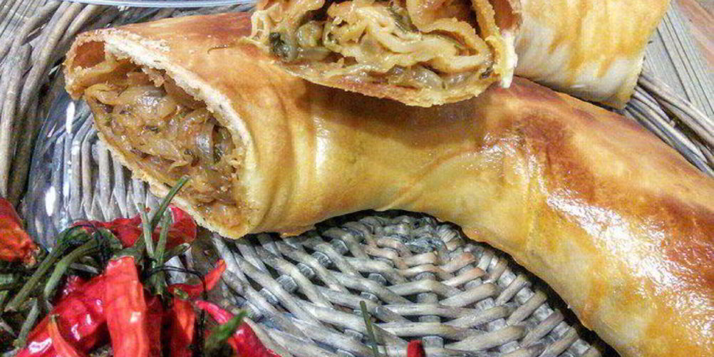 Рецепт лукового штруделя на вытяжном тесте