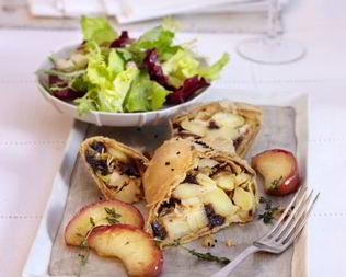 Мясной штрудель с яблоками
