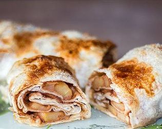 Простой штрудель с яблоками в лаваше