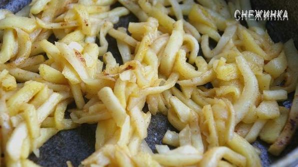 рисовый штрудель с томатно-яблочным джемом