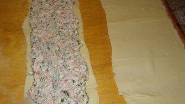 штрудель из творожного теста с лососем