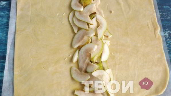 штрудель с грушей и сыром дор блю