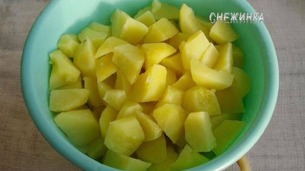 штрудель с картофелем и грибами в сливочно-сырном соусе