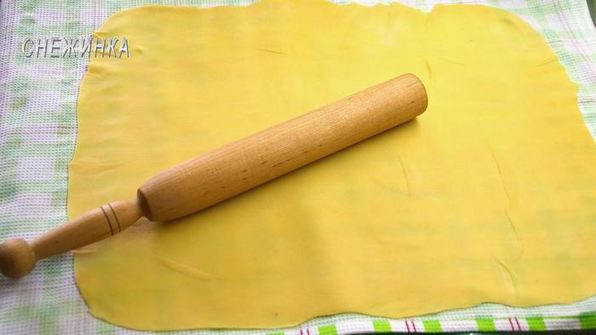 штрудель с картофелем и грибами в сливочно-сырном соусе