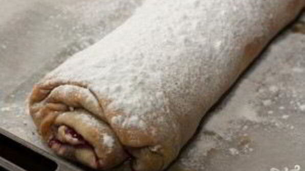 штрудель с вишней классический