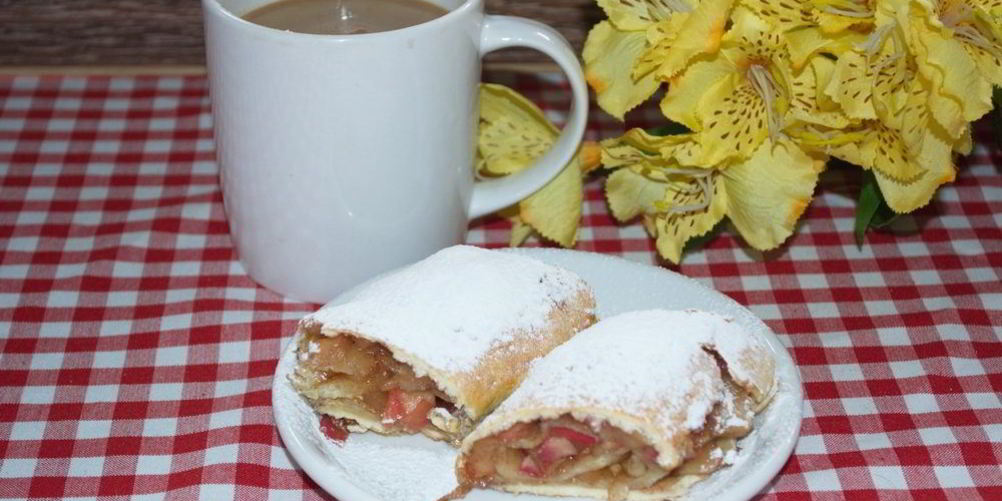 Рецепт штруделя с яблоками из слоеного теста