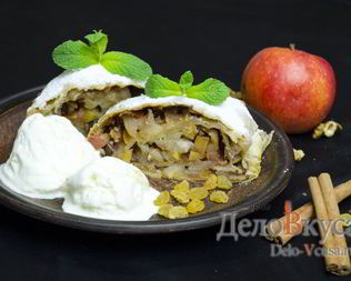 Штрудель с яблоками, изюмом и грецкими орехами