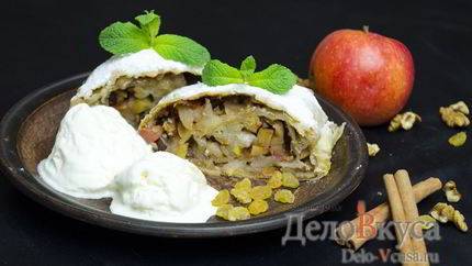 Штрудель с яблоками, изюмом и грецкими орехами