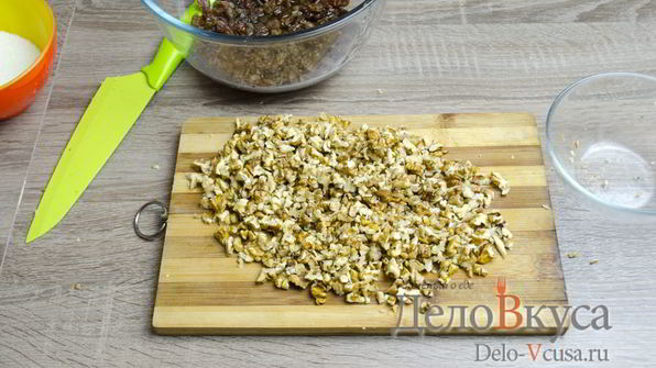 штрудель с яблоками, изюмом и грецкими орехами