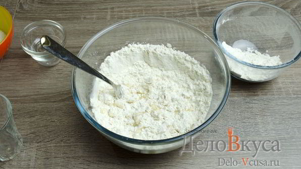 штрудель с яблоками, изюмом и грецкими орехами