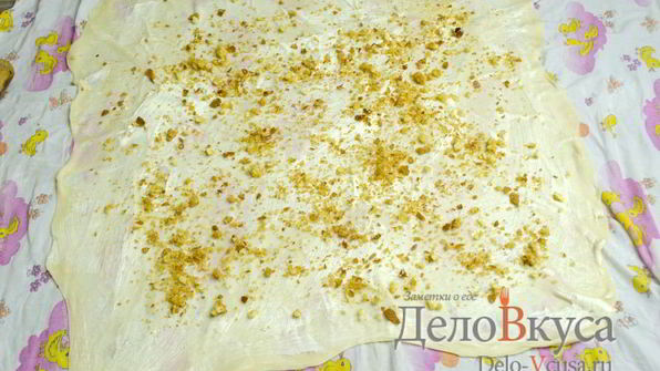 штрудель с яблоками, изюмом и грецкими орехами