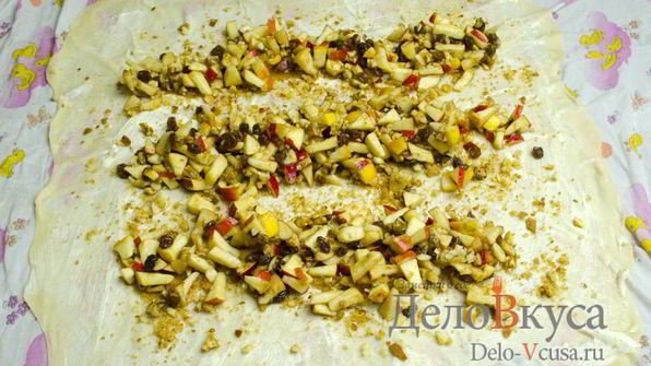 штрудель с яблоками, изюмом и грецкими орехами