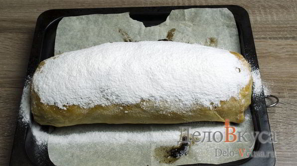 штрудель с яблоками, изюмом и грецкими орехами