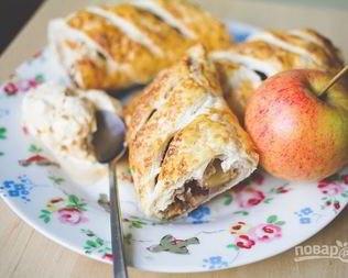 Штрудель яблочный из готового слоеного теста