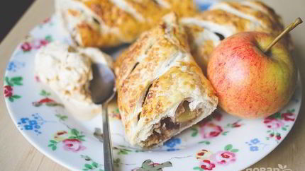 Штрудель яблочный из готового слоеного теста