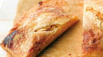 Штрудель яблочный из слоеного теста