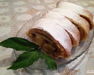 Слоеный штрудель с яблоками