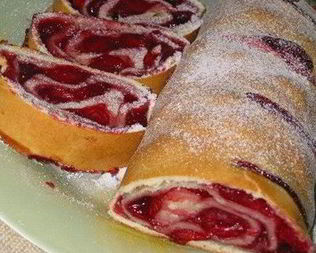 Вишневый штрудель с ликером