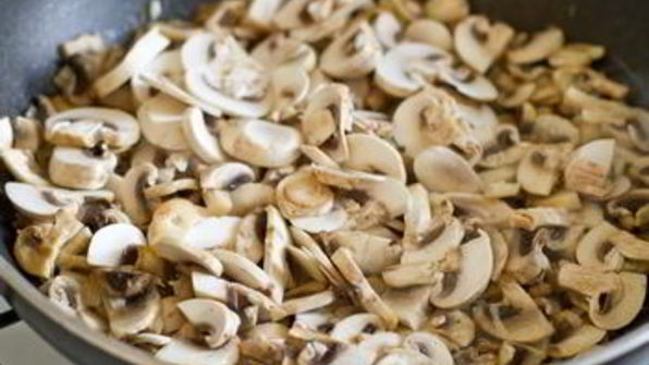 закусочный штрудель с грибами и сыром