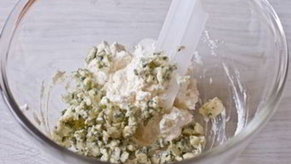 закусочный штрудель с грибами и сыром