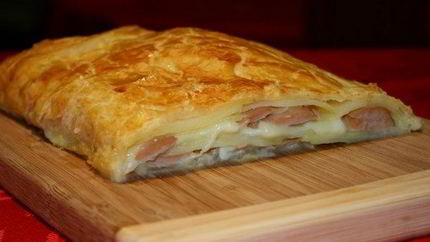 Закусочный штрудель с сосисками