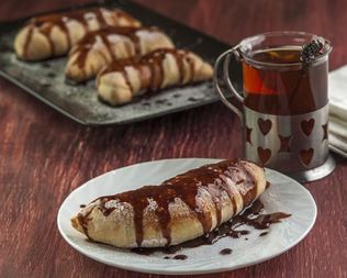 Слойки с бананом из слоеного теста