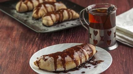 Слойки с бананом из слоеного теста