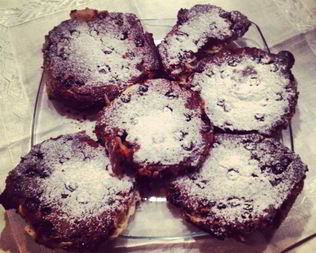 Слойки с черной смородиной и франжипаном