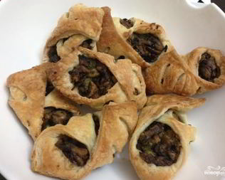 Слойки с грибами