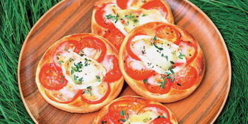 Рецепт слоек с козьим сыром и помидорами