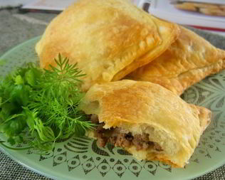 Слойки с мясом