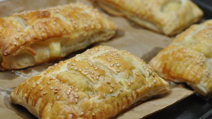 Слойки с сулугуни