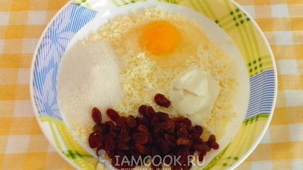 слойки с творогом и изюмом