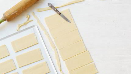 Слойки с творогом из дрожжевого теста