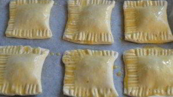 слойки с вареньем из слоеного теста