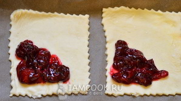 слойки с вишней