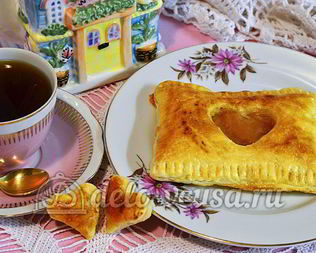 Слойки с яблочным пюре