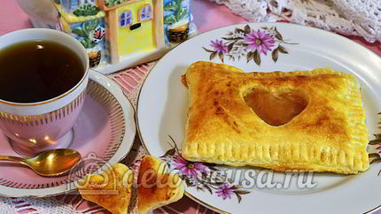 Слойки с яблочным пюре