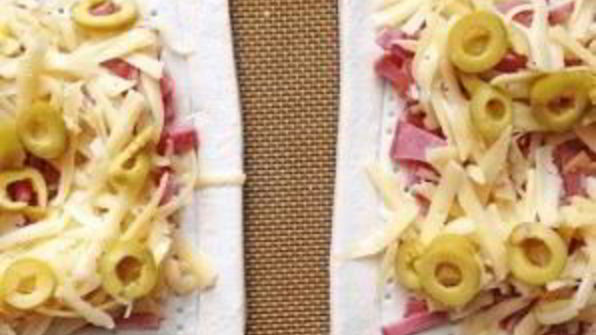 слойки с яйцом, ветчиной и сыром