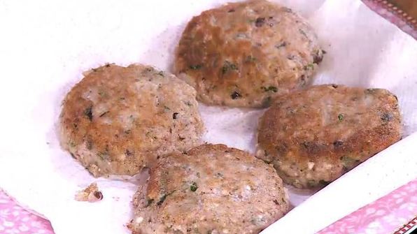 мятные сырники с маслинами и сметанным соусом