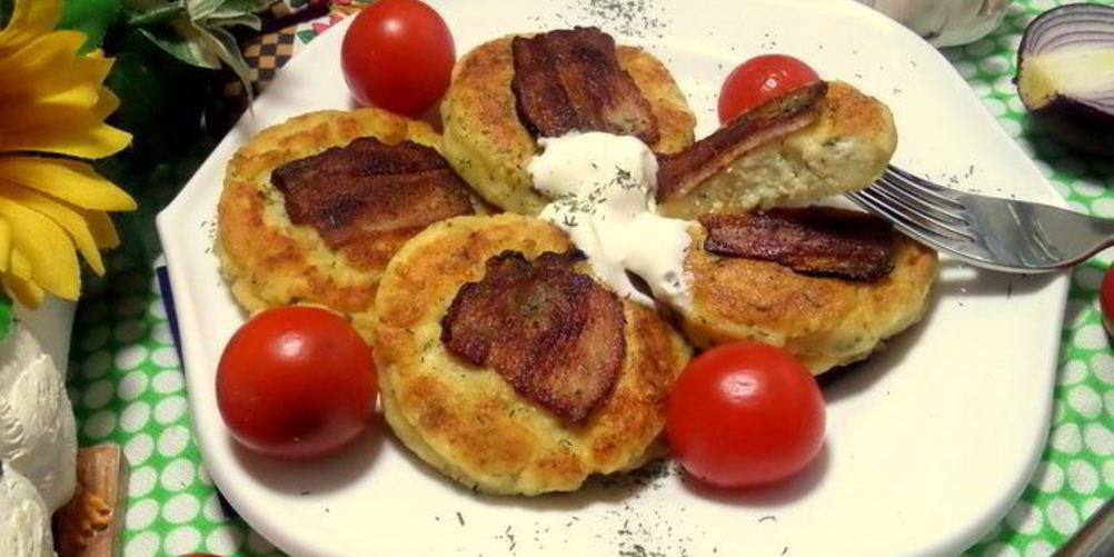 Рецепт несладких сырников с беконом