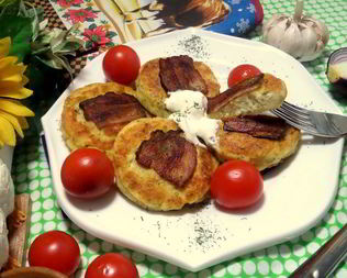 Несладкие сырники с беконом