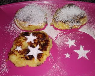 Сырники из творога с изюмом