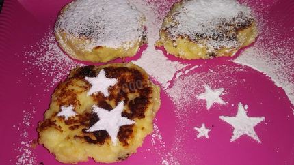 Сырники из творога с изюмом