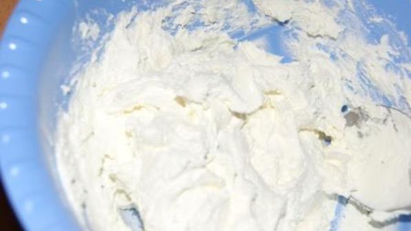 творожник с белым шоколадом и курагой