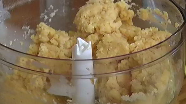 творожник с изюмом и миндалем