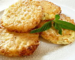 Вафельные сырники с абрикосами